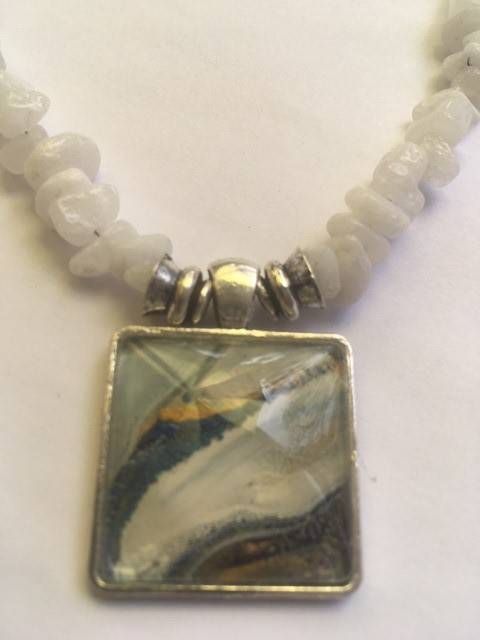 WHITE JADE NATURAL GEMSTONE PENDANT NECKLACE