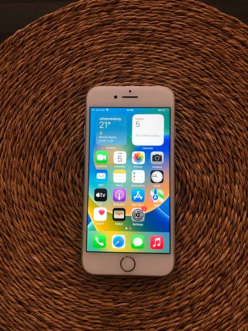 Apple iPhone 8 (64GB)