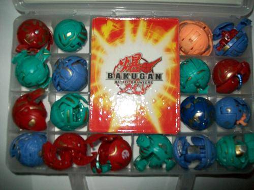 18 x  Bakugan Battle Brawlers and 18 game metal cards + Carrier case