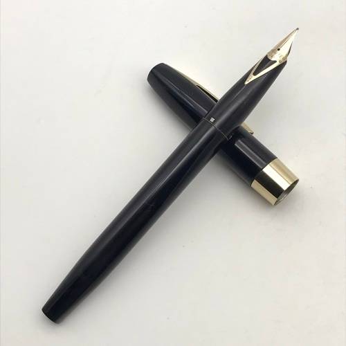 Vintage `Sheaffer` Fountain Pen (14ct Nib & Boxed)