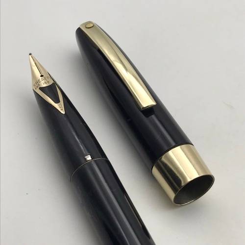 Vintage `Sheaffer` Fountain Pen (14ct Nib & Boxed)