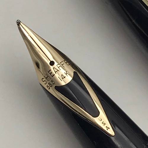 Vintage `Sheaffer` Fountain Pen (14ct Nib & Boxed)