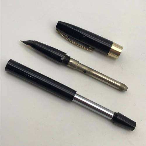 Vintage `Sheaffer` Fountain Pen (14ct Nib & Boxed)