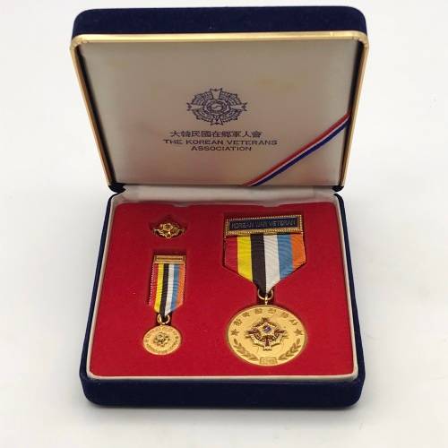 WW2 - SAAF Fighter Pilots `Horse Sweeney`s` Korean War Medals