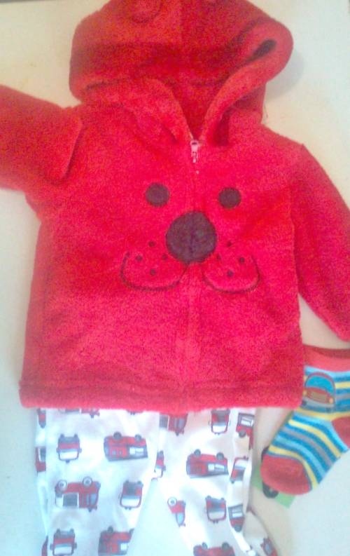 6 PIECES OF BABY BOY CLOTHING - 0-3 MONTHS