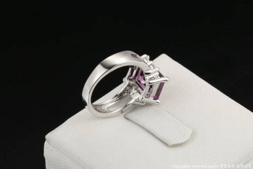 ***HIGH QUALITY*** 925 STERLING SILVER  RING WITH PURPLE CRYSTAL -  SIZE 8