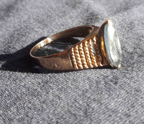 9CT AQUAMARINE VINTAGE-- RETRO RING '''FREE COURIER'''