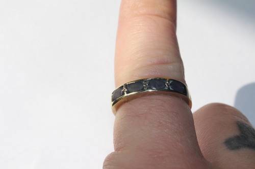 Vintage 9carat Solid Gold Ring set with 4oval Tanzanites and 2round Diamonds, 1.53 grams