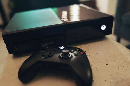 Xbox 1 TB with one controller