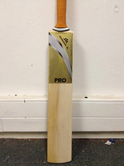 Brand New - English Willow PRO Cricket Bat - Super Meaty Bat -Give your self a treat for this Summer