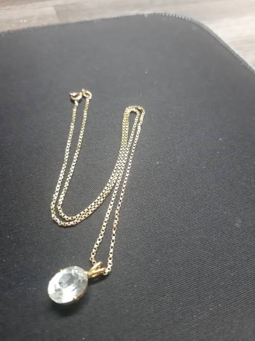 Beautiful 9ct gold chain and pendant with CZ!!
