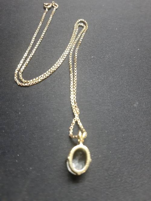 Beautiful 9ct gold chain and pendant with CZ!!