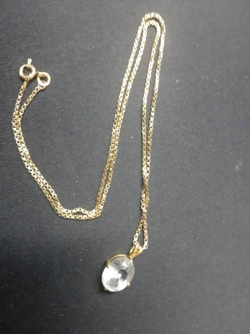 Beautiful 9ct gold chain and pendant with CZ!!