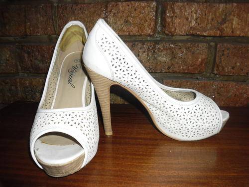 White High Hills Shoes - Size 5