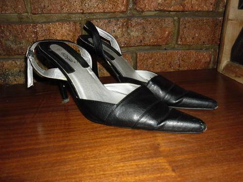 Nice Ladies Black Rage Shoes!!  Size 7