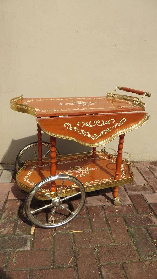 Beautiful Collectable Tea / Liquor Trolley!!