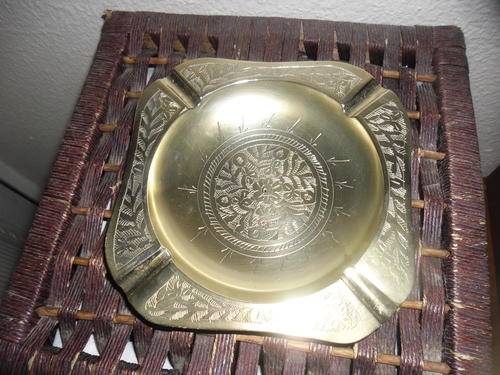 Very nice solid brass asstray with lots of detail!
