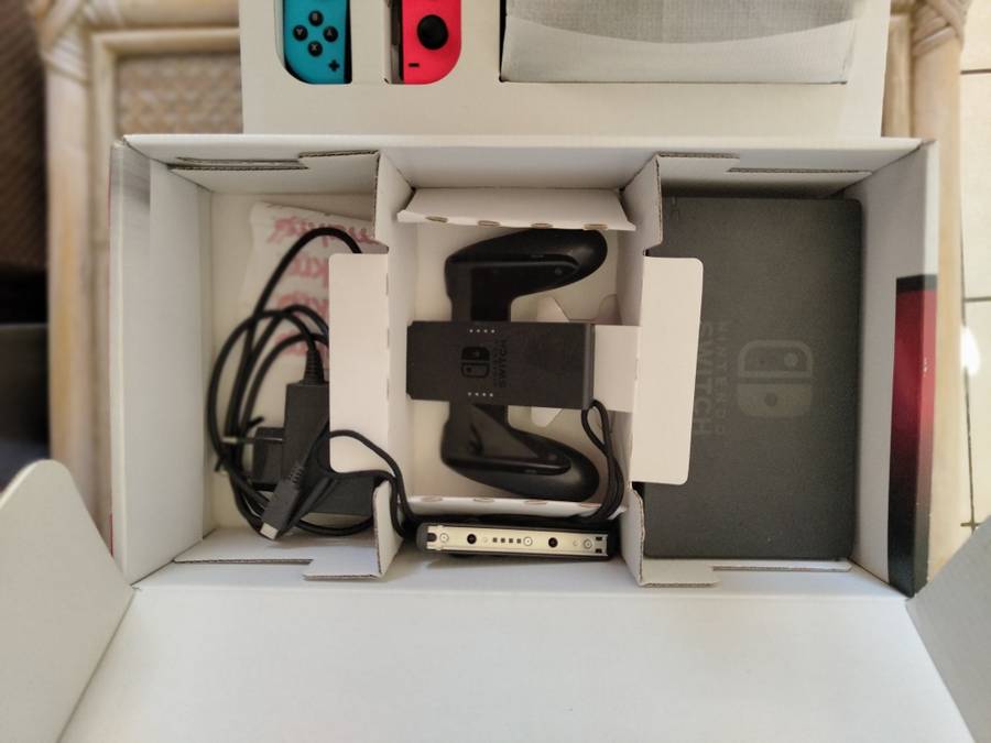 Nintendo  Switch V1