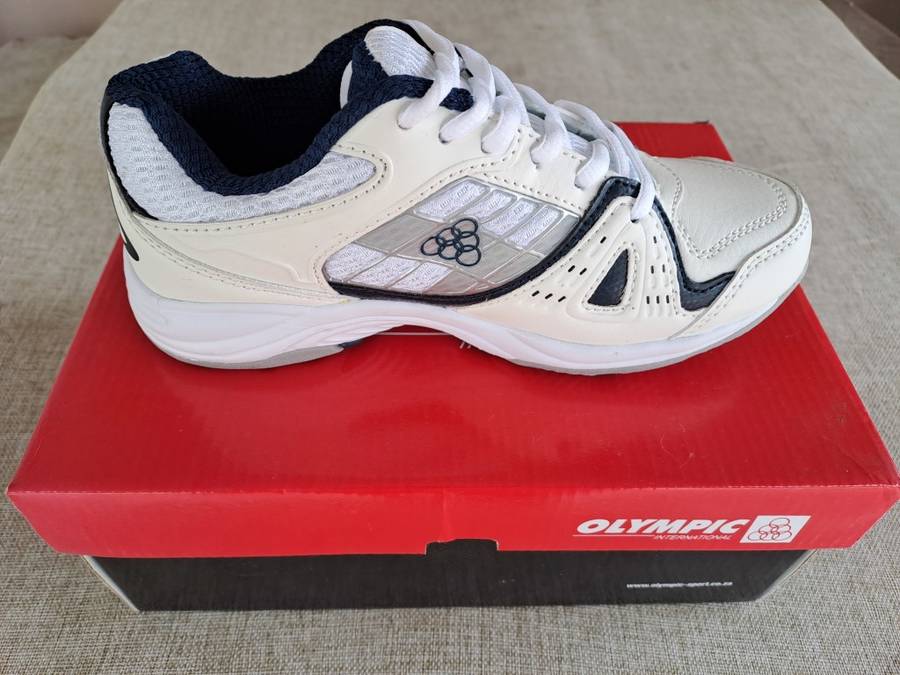 Olympic Rally Kids Trainer shoe size 2 (cream/white/blue)