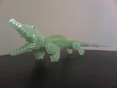 94 pce building glow in the dark crocodile.