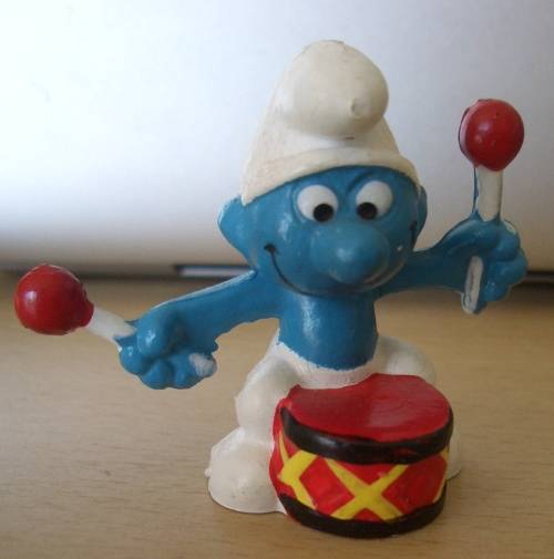 Smurf with Drum