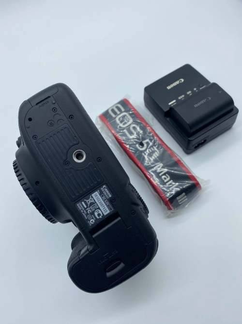 Canon 5D Mark III (Like New w/ Low Shutter count) WORTH R35000.00!!!
