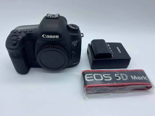 Canon 5D Mark III (Like New w/ Low Shutter count) WORTH R35000.00!!!