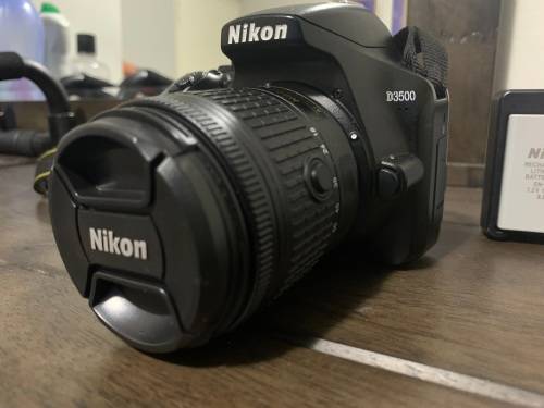 Nikon D3500 24MP Dslr and 18-55mm 1:3.5mm-5.6G VR Lens (Like new) WORTH R16K!!!
