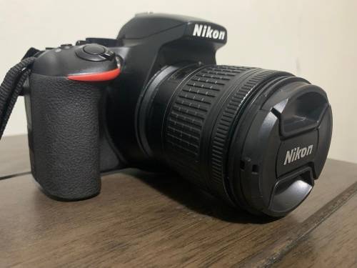 Nikon D3500 24MP Dslr and 18-55mm 1:3.5mm-5.6G VR Lens (Like new) WORTH R16K!!!