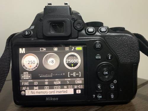 Nikon D3500 24MP Dslr and 18-55mm 1:3.5mm-5.6G VR Lens (Like new) WORTH R16K!!!