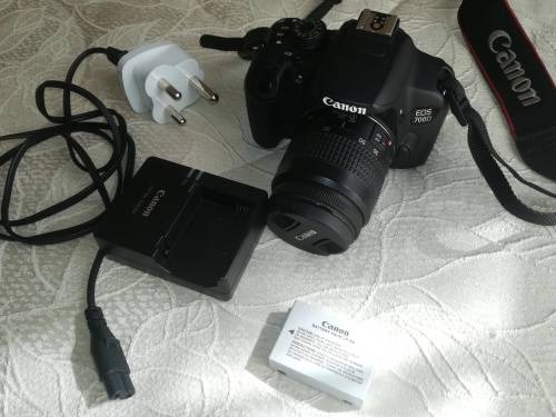 Canon 700D 18mp DSLR w/ Canon 35-80mm lens (Excellent Condition)