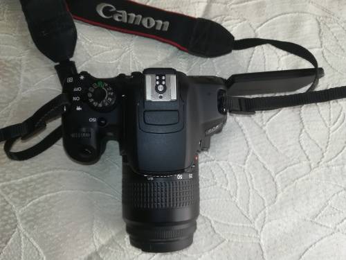 Canon 700D 18mp DSLR w/ Canon 35-80mm lens (Excellent Condition)