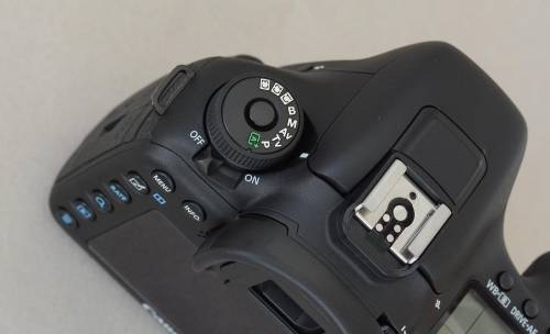 Canon 7D Mark II (Like New w/ Low Shutter Count) WORTH R25000.00!!!