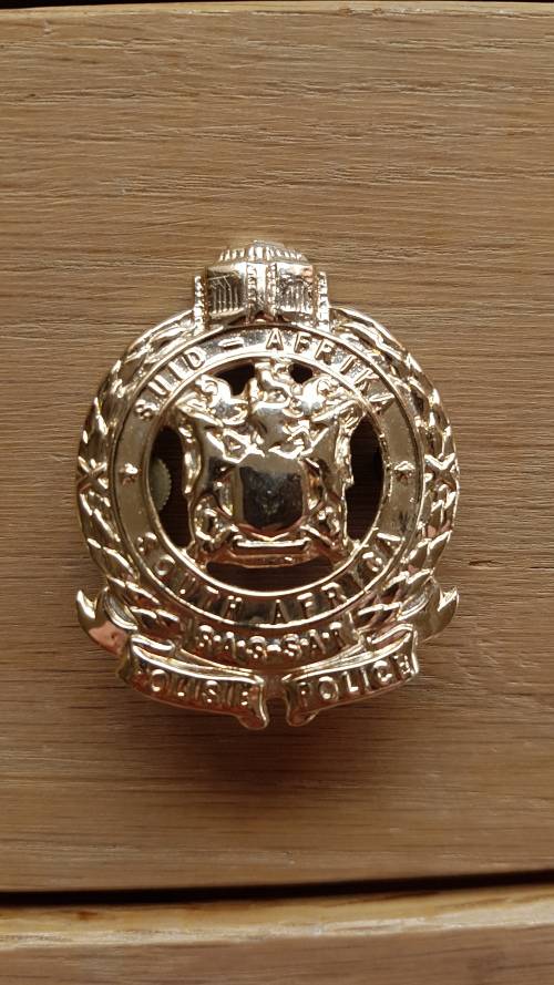SOUTH AFRICAN RAILWAYS/SUID AFRIKAANSE SPOORWEG SAR/SAS POLICE METAL BADGE