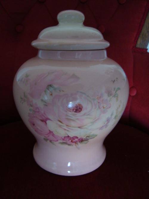 VICTORIA ROSE STAFFORDSHIRE jar with lid