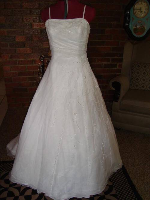 lovely WEDDING DRESS - SIZE 36