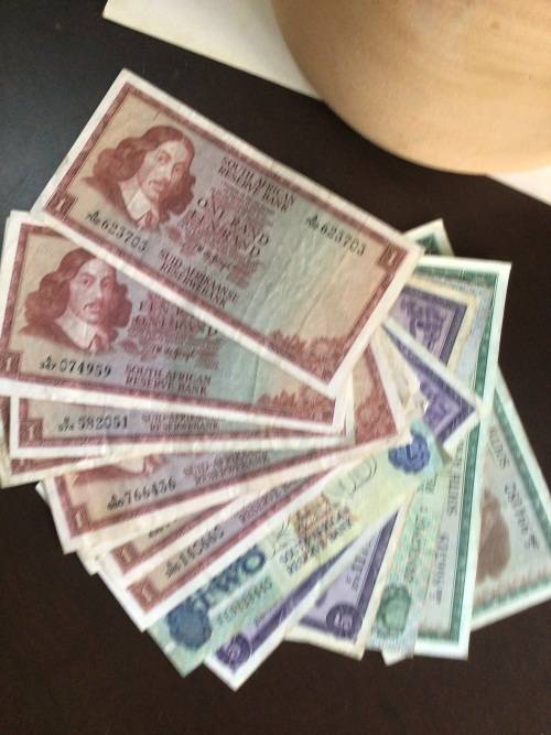 JOB LOT, RSA BANKNOTES, DE JONGH and DE KOCH, x 16 NOTES. BID PER NOTE.