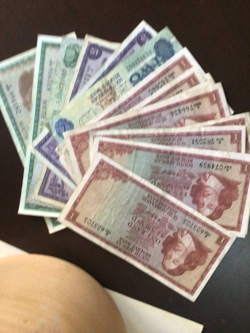 JOB LOT, RSA BANKNOTES, DE JONGH and DE KOCH, x 16 NOTES. BID PER NOTE.