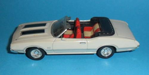 OLDSMOBILE 1970 442 Convertible Cream.  1/43th Scale.