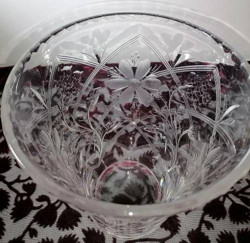 A stunning Edwardian cut crystal vase