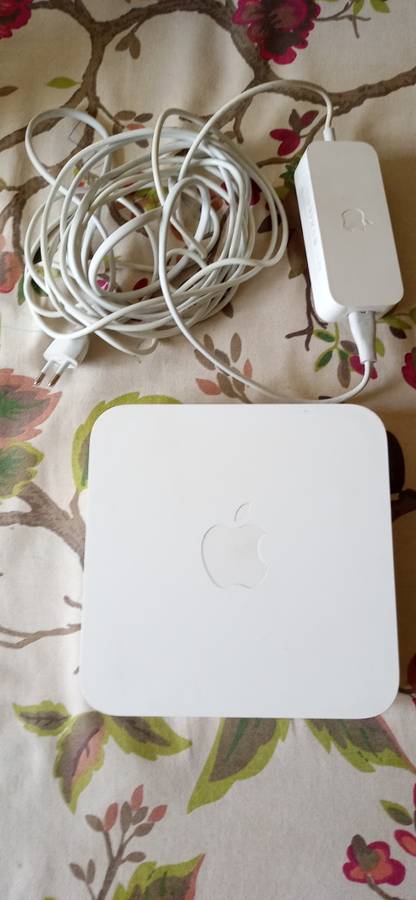 Apple Airport Extreme Base Station / Router
