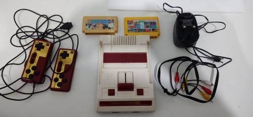 Late entry!!! Vintage 8-bit Family computer tv game console with game cartridges (read description!)