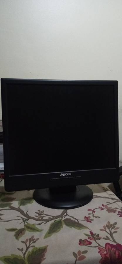 Late entry!!! Mecer 19` square type lcd monitor with DVI