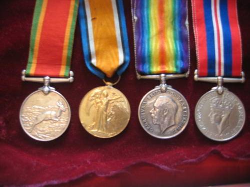 4 medals. Two medals ww1 and two medals ww2
