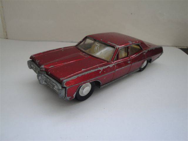 Dinky Pontiac Parisienne No 173 made in England by Meccano