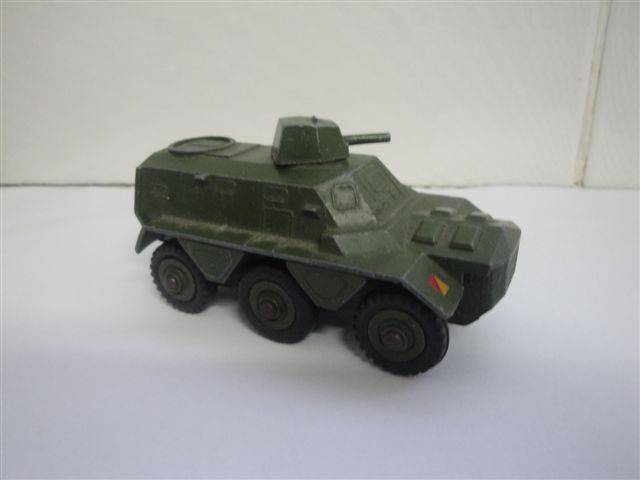 Dinky SARACEN Armoured personnel carrier No 676 (1955) made in England by Meccano VGC