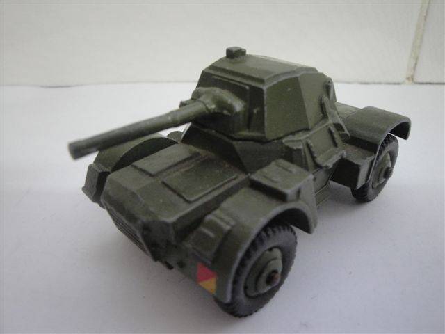 Dinky Armoured Car No 670 (1954) made in England by Meccano VGC