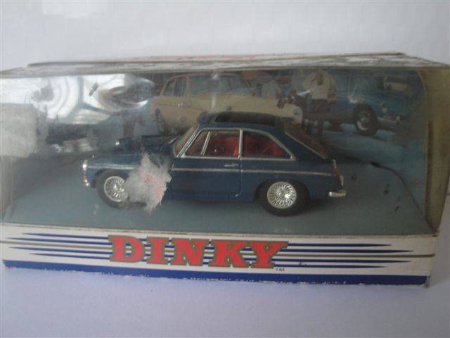 Dinky MGB GT DY3