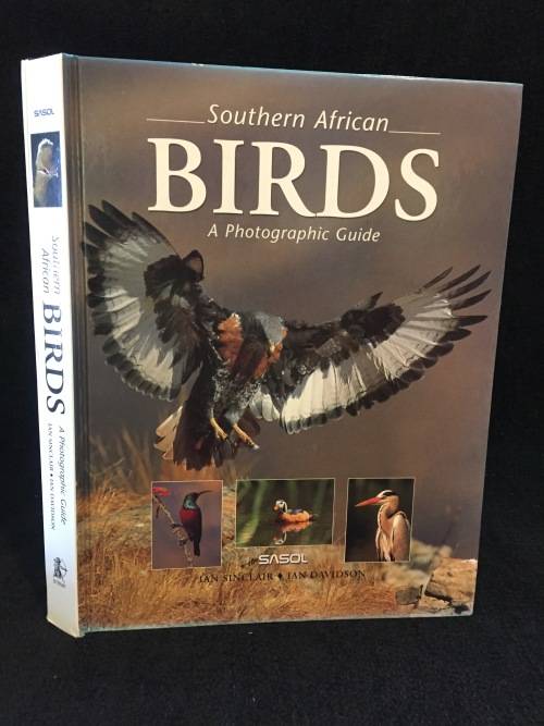 Southern African Birds ~ A Photographic Guide by Ian Sinclair and Ian Davidson