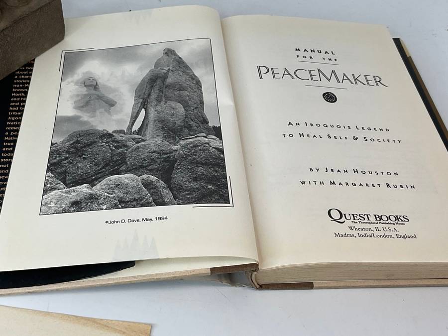 Manual for the Peacemaker: An Iroquois Legend to Heal Self and Society by Jean Houston